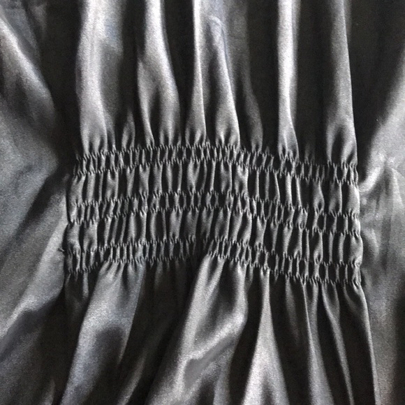 Daisy Fuentes moda women’s black M shirt with rouging in front and back. - Picture 6 of 8